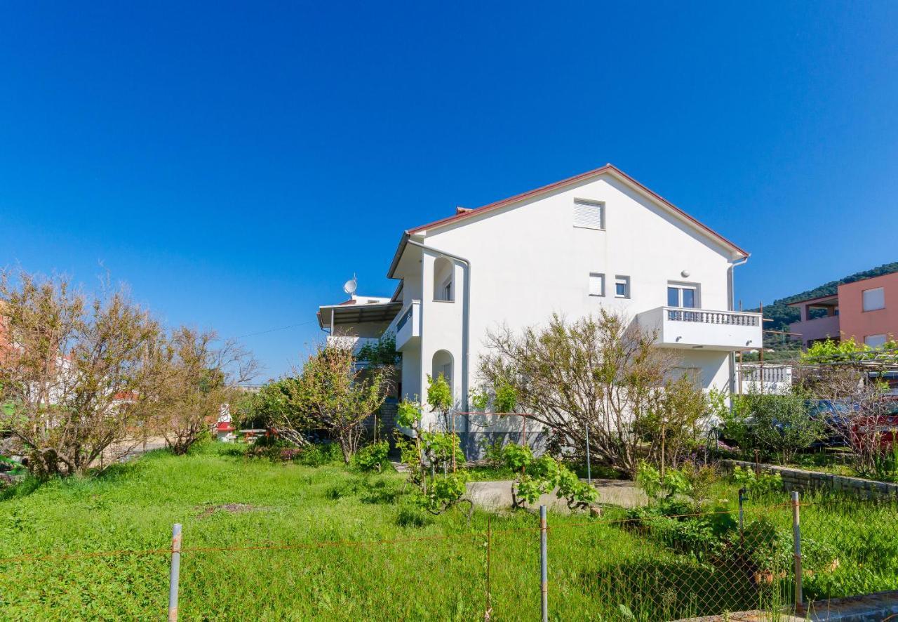 Apartments Slavica R Banjol Exterior photo